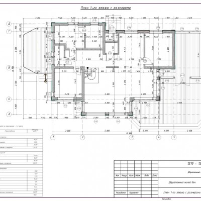 План первого этажа с расстановкой размеров помещений